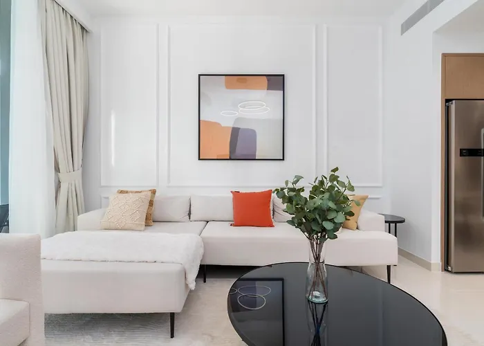 Beach Isle 2Br - Private Beach & Sea View - Cityapartmentstay